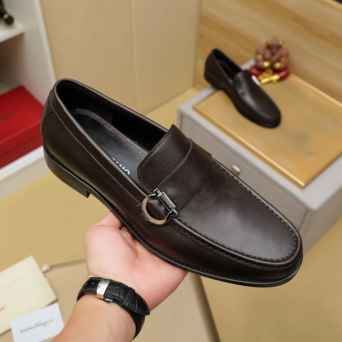 Men's shoes 250 Ferragamo [Ferragamo] top imported suit men's shoes 💯Original copy of the official website, product materials: selected imported embossed calfskin + luxury hardware buckle accessories ~ imported water-dyed cow 🐂 leather lining. Strong three-dimensional visual effect, original combination outsole, multiple colors available😘 Size: 39-44 (38.45.46. Customized)